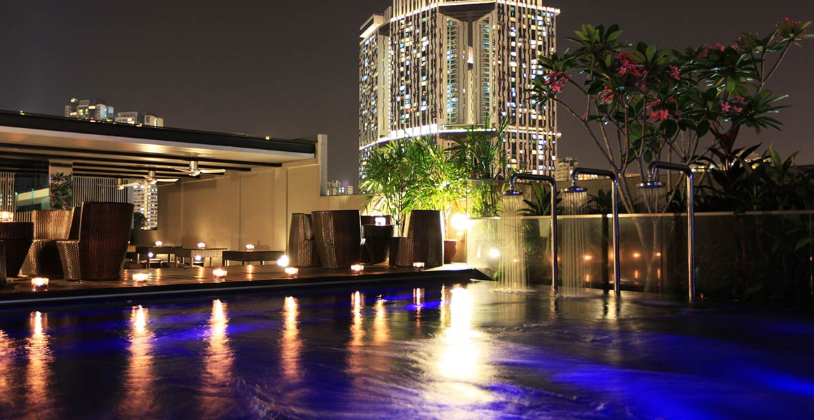 Roof Top Spa Pool & Bar
